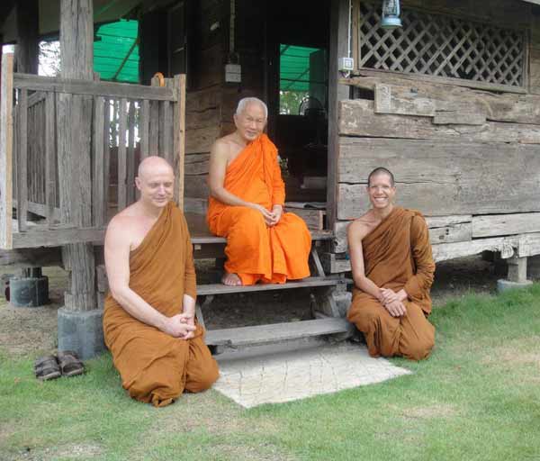 พระอาจารย์สิริปันโน ลูกเศรษฐีมาเลย์ทิ้งสมบัติบวชที่สำนักสงฆ์เต่าดำ เมืองกาญจน์ พระอาจารย์สิริปันโน ลูกเศรษฐีมาเลย์ทิ้งสมบัติบวชที่สำนักสงฆ์เต่าดำ เมืองกาญจน์