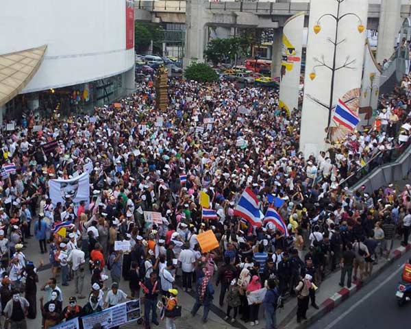 หน้ากากขาว รวมตัวหน้าเซ็นทรัลเวิลด์ หน้ากากขาว รวมตัวหน้าเซ็นทรัลเวิลด์