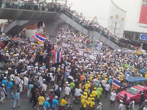 หน้ากากขาว รวมตัวชุมนุมเซ็นทรัลเวิลด์ 16 มิ.ย.56 หน้ากากขาว รวมตัวชุมนุมเซ็นทรัลเวิลด์ 16 มิ.ย.56