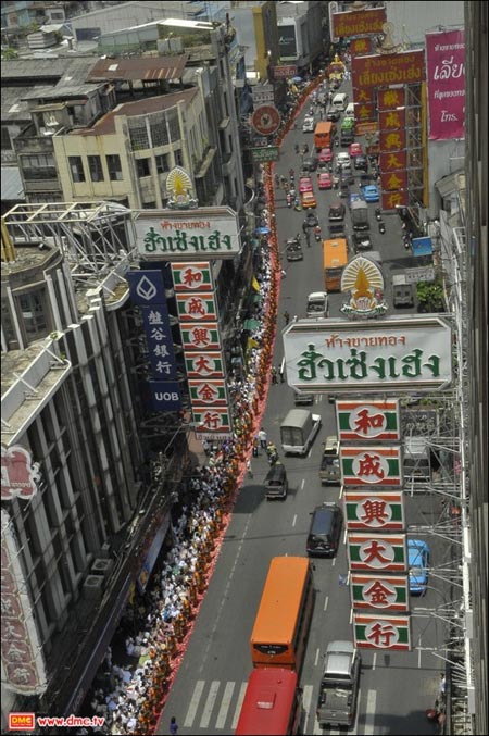 เว็บวัดธรรมกาย ชี้ คนกรุงปลื้มทำบุญธุดงค์ธรรมชัย