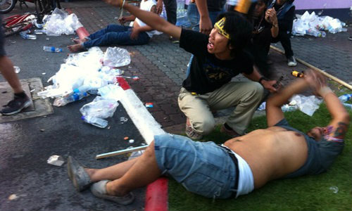 สถานการณ์ข่าวหน้าราม หลังม็อบเสื้อแดงปะทะนักศึกษา สถานการณ์ข่าวหน้าราม หลังม็อบเสื้อแดงปะทะนักศึกษา