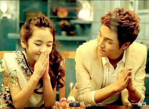 จาง มู่อี่ กับอาคามา มิกิ จาง มู่อี่ กับอาคามา มิกิ