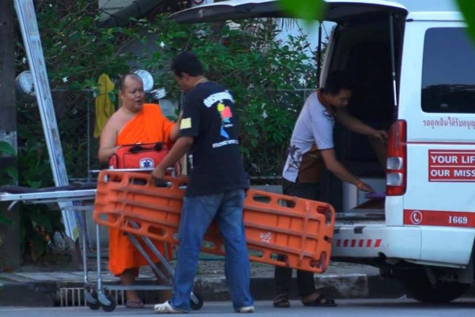 หลวงพี่เดียว เจ้าอาวาสนักกู้ภัย ผู้ช่วยคนให้พ้นทุกข์ หลวงพี่เดียว เจ้าอาวาสนักกู้ภัย ผู้ช่วยคนให้พ้นทุกข์