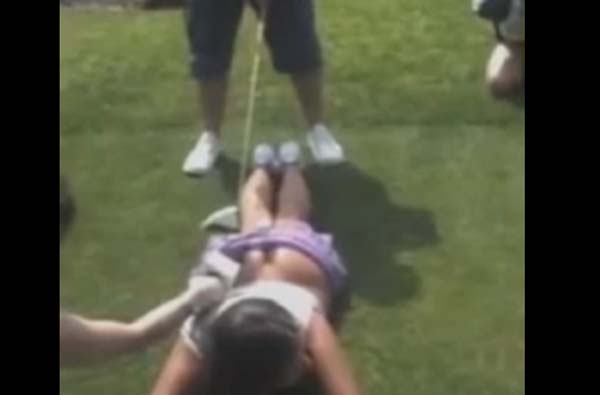 นางแบบเพลย์บอยฟ้องบริษัท หลังเจอไม้กอล์ฟหวดก้นจนช้ำ นางแบบเพลย์บอยฟ้องบริษัท หลังเจอไม้กอล์ฟหวดก้นจนช้ำ