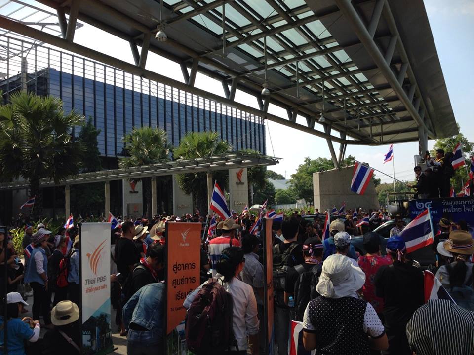 ดร.สมเกียรติ อ่อนวิมล เตือนมวลชน อย่าคุกคามสื่อ ที่ทำอยู่เป็นเผด็จการ ดร.สมเกียรติ อ่อนวิมล เตือนมวลชน อย่าคุกคามสื่อ ที่ทำอยู่เป็นเผด็จการ