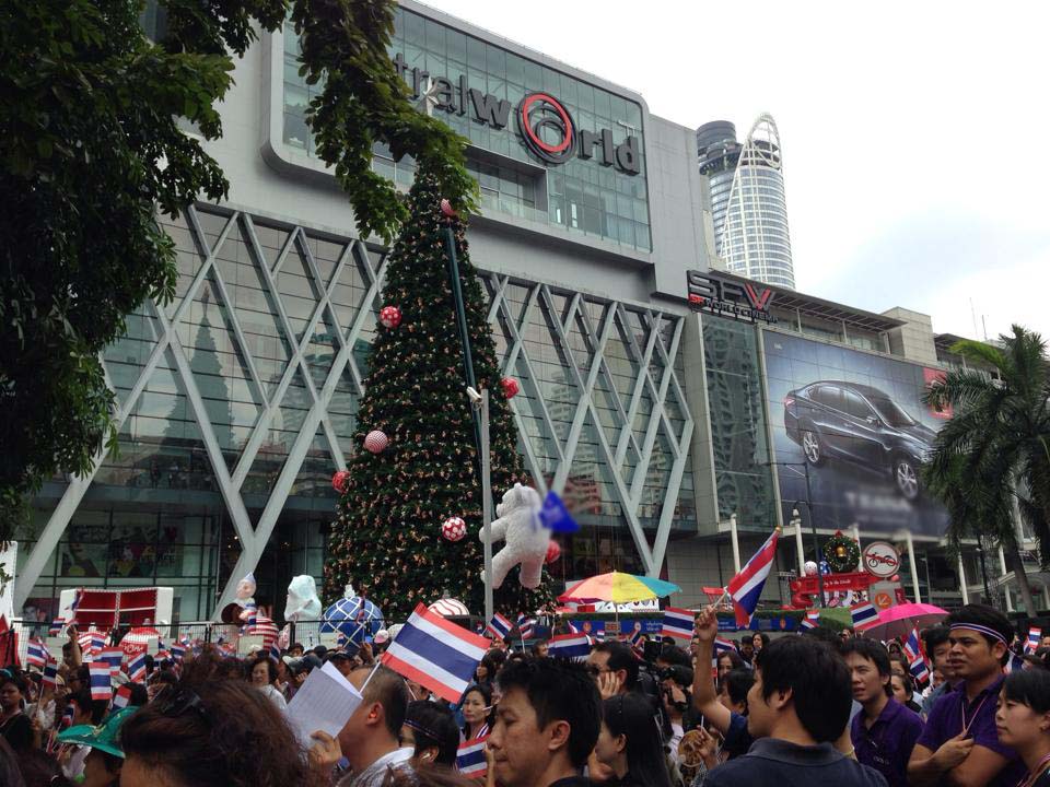 หมอตุลย์ รวมพลมวลชนหน้า CTW ค้านนิรโทษฯ-เขาพระวิหาร หมอตุลย์ รวมพลมวลชนหน้า CTW ค้านนิรโทษฯ-เขาพระวิหาร