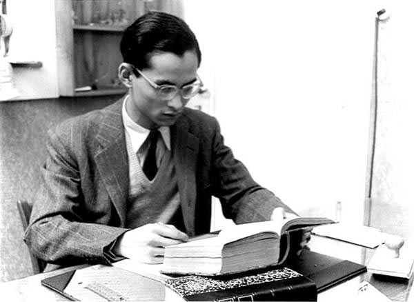 หนังสือพระราชนิพนธ์ หนังสือพระราชนิพนธ์