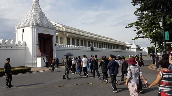 นักท่องเที่ยวต่างชาติ แห่เข้าชมพระบรมมหาราชวัง-วัดพระแก้ว นักท่องเที่ยวต่างชาติ แห่เข้าชมพระบรมมหาราชวัง-วัดพระแก้ว