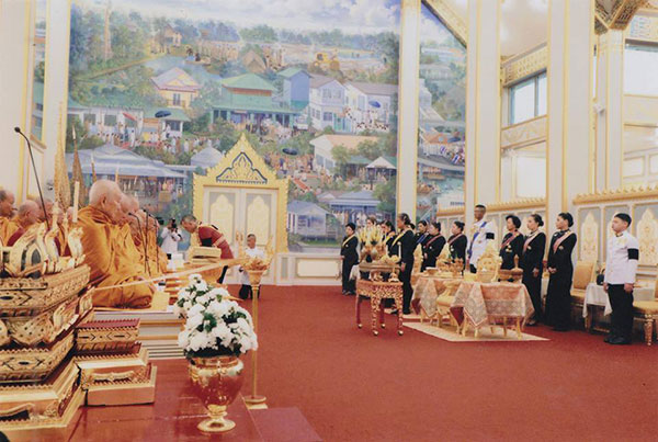 ภาพพระราชทาน สมเด็จพระเจ้าอยู่หัว - สมเด็จพระเทพฯ ถวายพระเพลิงพระบรมศพ ภาพพระราชทาน สมเด็จพระเจ้าอยู่หัว - สมเด็จพระเทพฯ ถวายพระเพลิงพระบรมศพ