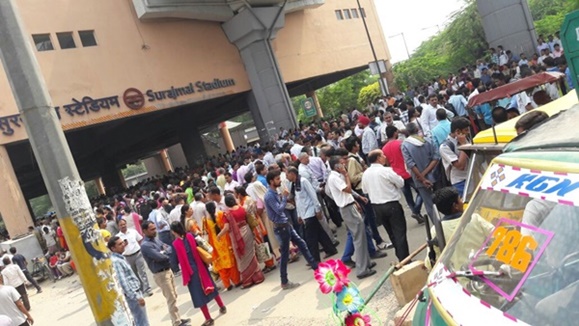 ช็อก ! นักเรียนแค้นครูไล่ออกเพราะไม่มาเรียน บุกแทงครูดับอนาถต่อหน้าเพื่อน ช็อก ! นักเรียนแค้นครูไล่ออกเพราะไม่มาเรียน บุกแทงครูดับอนาถต่อหน้าเพื่อน