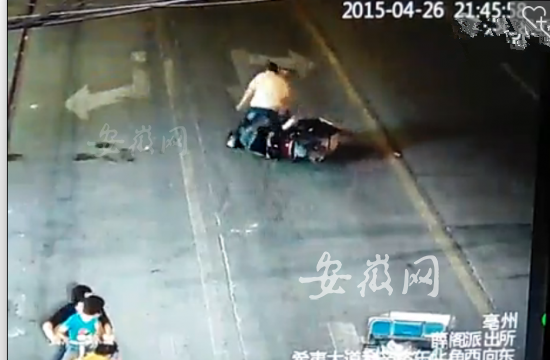 หญิงสุดเจ็บปวด ฆ่าตัวตายหลังถูกกระทืบหนักเพราะขับรถผิดเลน หญิงสุดเจ็บปวด ฆ่าตัวตายหลังถูกกระทืบหนักเพราะขับรถผิดเลน