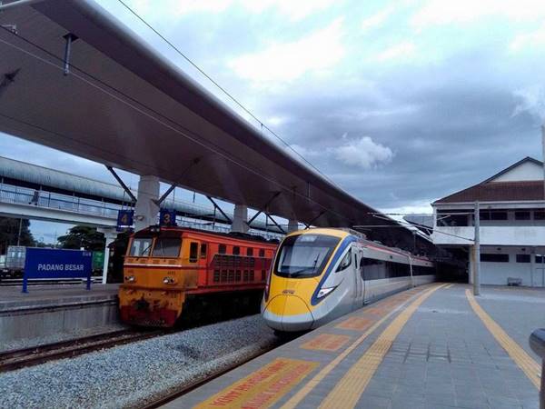 รถไฟไทย รถไฟไทย