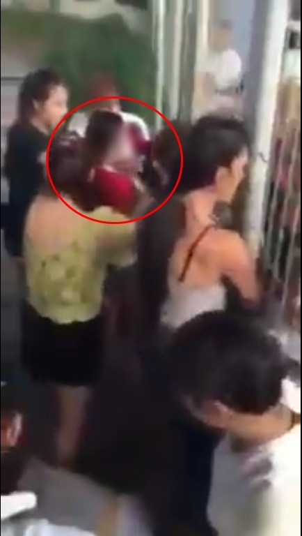 คนตบกันมีดาราอยู่ด้วย คนตบกันมีดาราอยู่ด้วย