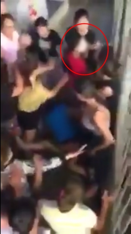 คนตบกันมีดาราอยู่ด้วย คนตบกันมีดาราอยู่ด้วย