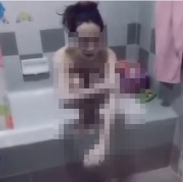 แม่ค้าอาบน้ำโชว์ แม่ค้าอาบน้ำโชว์