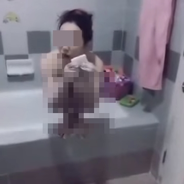 แม่ค้าอาบน้ำโชว์ แม่ค้าอาบน้ำโชว์