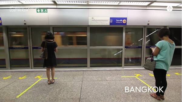 แอบพ่นกราฟิตี้ MRT แอบพ่นกราฟิตี้ MRT