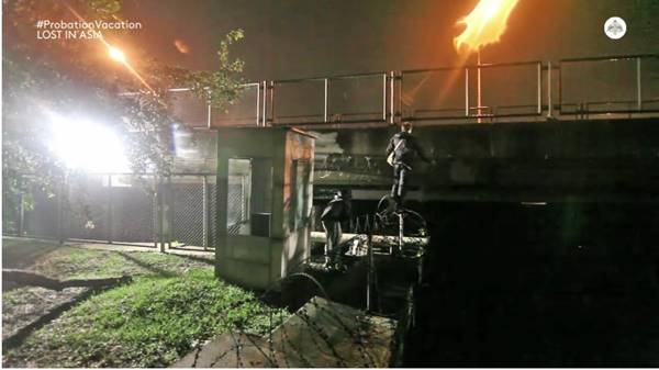 แอบพ่นกราฟิตี้ MRT แอบพ่นกราฟิตี้ MRT