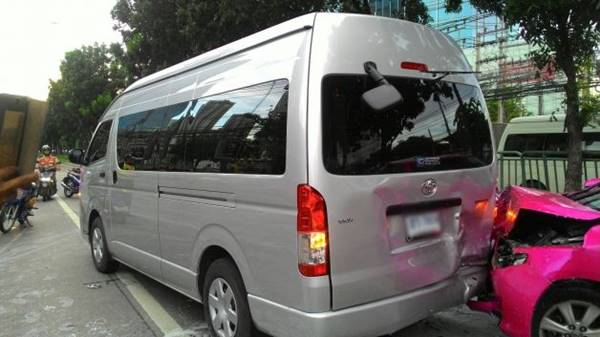 เน็ตไอดอลขับรถชน เน็ตไอดอลขับรถชน