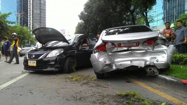 เน็ตไอดอลขับรถชน เน็ตไอดอลขับรถชน