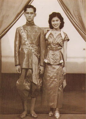 ในหลวง พระราชินี ในหลวง พระราชินี