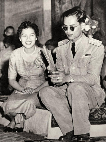 ในหลวง พระราชินี ในหลวง พระราชินี