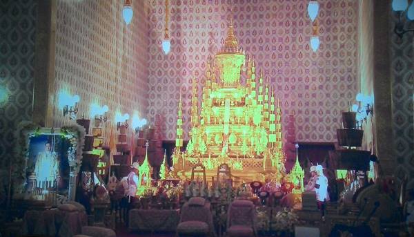 ในหลวงสวรรคต ในหลวงสวรรคต