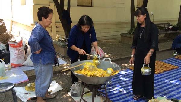 ลอยยี่เป็ง ลอยยี่เป็ง