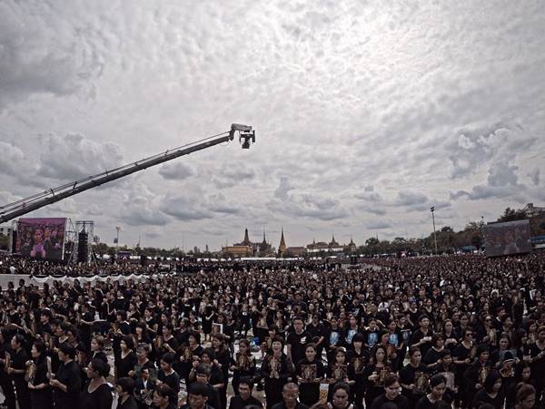 สรรเสริญพระบารมี ท่านมุ้ย สรรเสริญพระบารมี ท่านมุ้ย