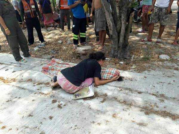 เด็กโดนรถเหยียบตาย เด็กโดนรถเหยียบตาย