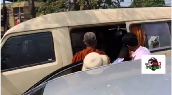 พระหนูทีใช้หมาบิณฑบาตร พระหนูทีใช้หมาบิณฑบาตร