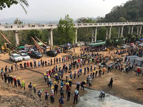 พระแบกปูนขึ้นเขา พระแบกปูนขึ้นเขา