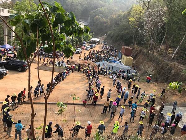 พระแบกปูนขึ้นเขา พระแบกปูนขึ้นเขา