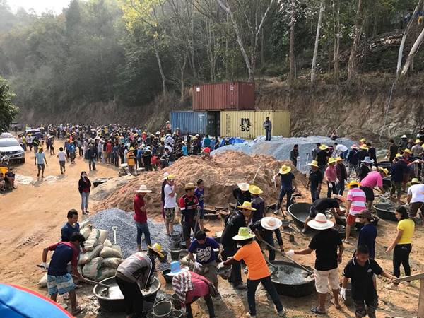 พระแบกปูนขึ้นเขา พระแบกปูนขึ้นเขา