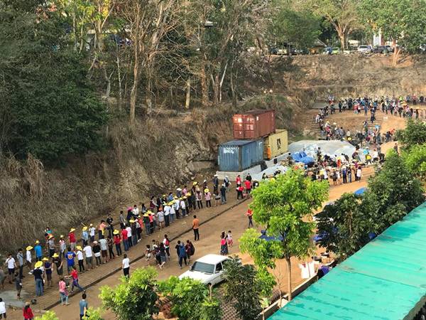 พระแบกปูนขึ้นเขา พระแบกปูนขึ้นเขา