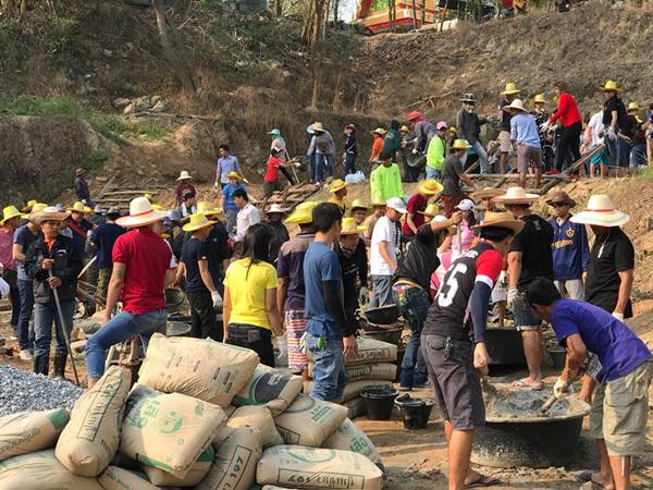 พระแบกปูนขึ้นเขา พระแบกปูนขึ้นเขา