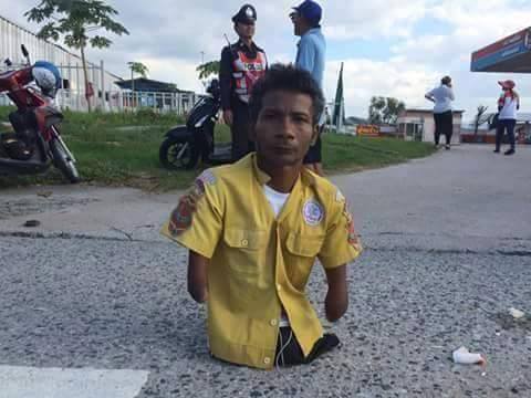 หนุ่มพิการใจบุญ อุทิศตนเป็นกู้ภัยช่วยเหลือสังคม หนุ่มพิการใจบุญ อุทิศตนเป็นกู้ภัยช่วยเหลือสังคม