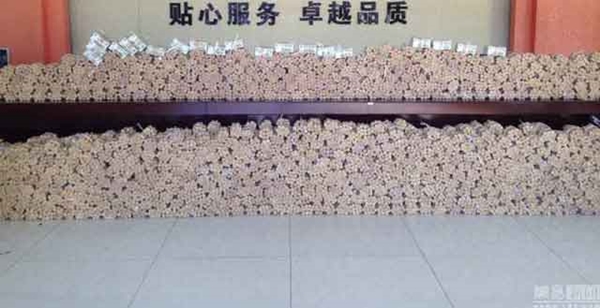 เหงื่อตก ลูกค้าขนเงินเหรียญ 4 ตัน ซื้อรถ 3.7 ล้าน กองพะเนินเต็มโชว์รูม เหงื่อตก ลูกค้าขนเงินเหรียญ 4 ตัน ซื้อรถ 3.7 ล้าน กองพะเนินเต็มโชว์รูม