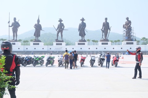 ดราม่าบิ๊กไบค์จอดรถถ่ายรูป ดราม่าบิ๊กไบค์จอดรถถ่ายรูป