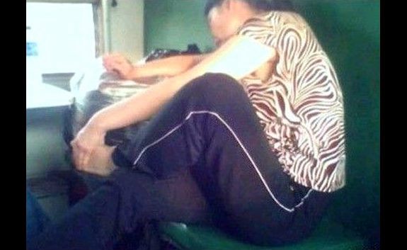 ทะเลาะกันเพราะเท้าเหม็น ทะเลาะกันเพราะเท้าเหม็น