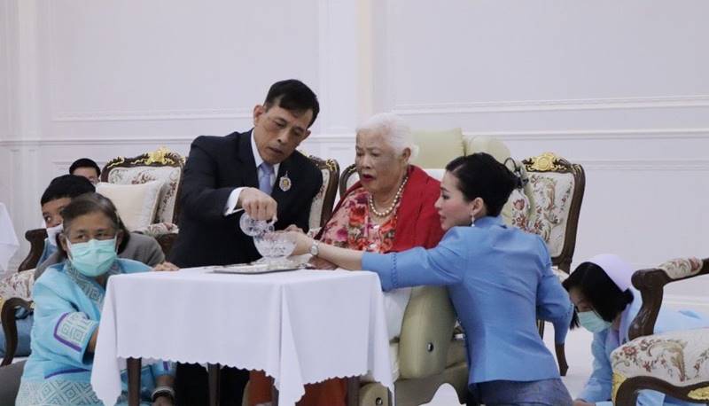 สมเด็จพระบรมราชชนนีพันปีหลวง สมเด็จพระบรมราชชนนีพันปีหลวง