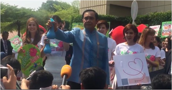ประยุทธ์ สงกรานต์ 2559 ประยุทธ์ สงกรานต์ 2559