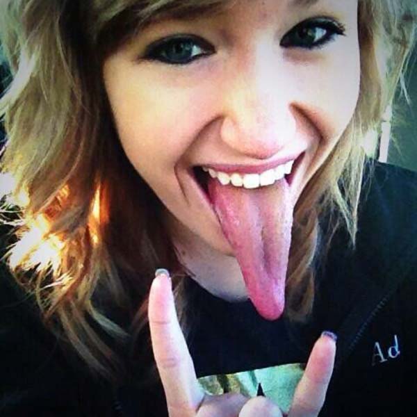 สาวมะกันลิ้นยาวเฟื้อยจนแตะเปลือกตาได้ เชื่อลิ้นยาวสุดในโลก สาวมะกันลิ้นยาวเฟื้อยจนแตะเปลือกตาได้ เชื่อลิ้นยาวสุดในโลก