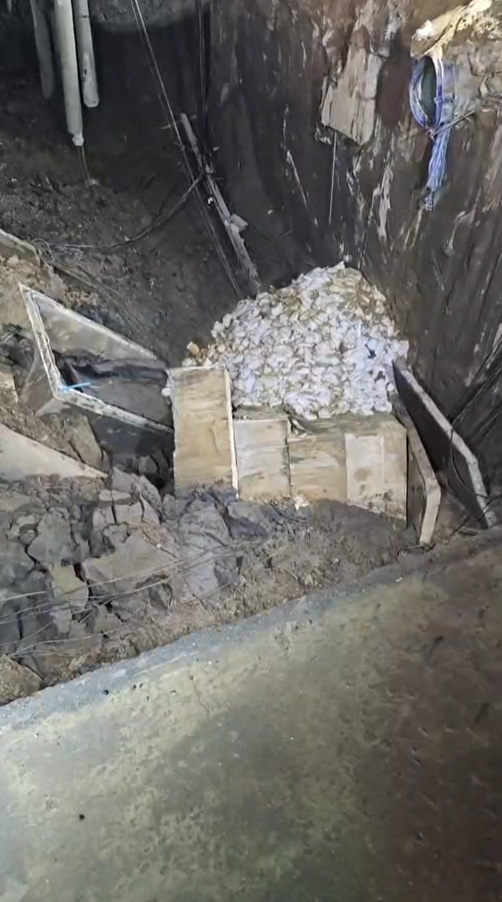 ผู้ว่าเผยสาเหตุ ทำไมโยนกระสอบทรายลงในถนนทรุด ผู้ว่าเผยสาเหตุ ทำไมโยนกระสอบทรายลงในถนนทรุด