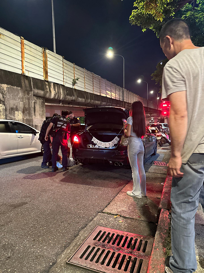 เสี่ยเซอร์ไพรส์ขอสาวแต่งงานแต่จบไม่สวย เสี่ยเซอร์ไพรส์ขอสาวแต่งงานแต่จบไม่สวย