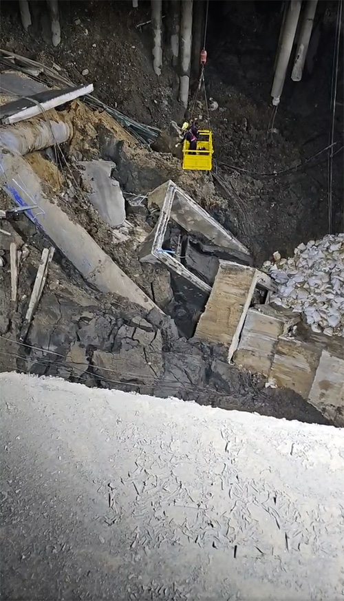 ผู้ว่าเผยสาเหตุ ทำไมโยนกระสอบทรายลงในถนนทรุด ผู้ว่าเผยสาเหตุ ทำไมโยนกระสอบทรายลงในถนนทรุด