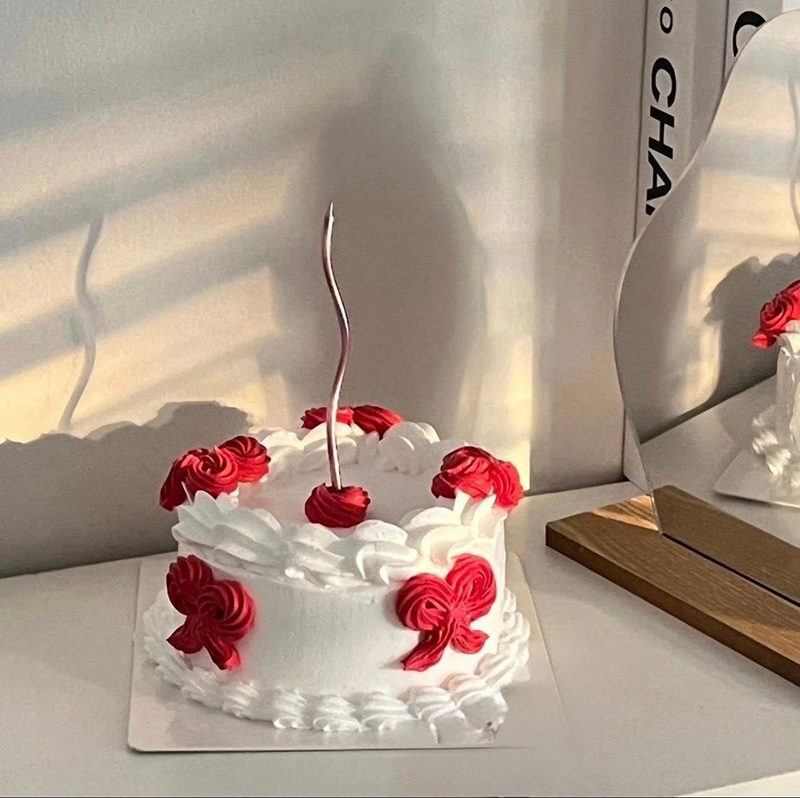 สั่งเค้กมาส่ง งงครอบพลาสติก-บีบครีมข้างนอก ร้านชี้แบบนี้ปกติ สั่งเค้กมาส่ง งงครอบพลาสติก-บีบครีมข้างนอก ร้านชี้แบบนี้ปกติ