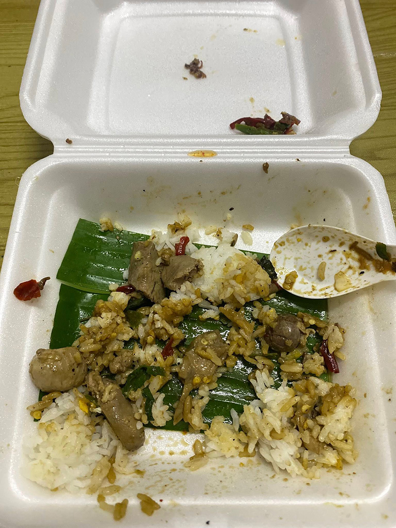 ช็อกเจอกิ้งกือในข้าวกล่อง งงเข้ามาได้ยังไง ช็อกเจอกิ้งกือในข้าวกล่อง งงเข้ามาได้ยังไง