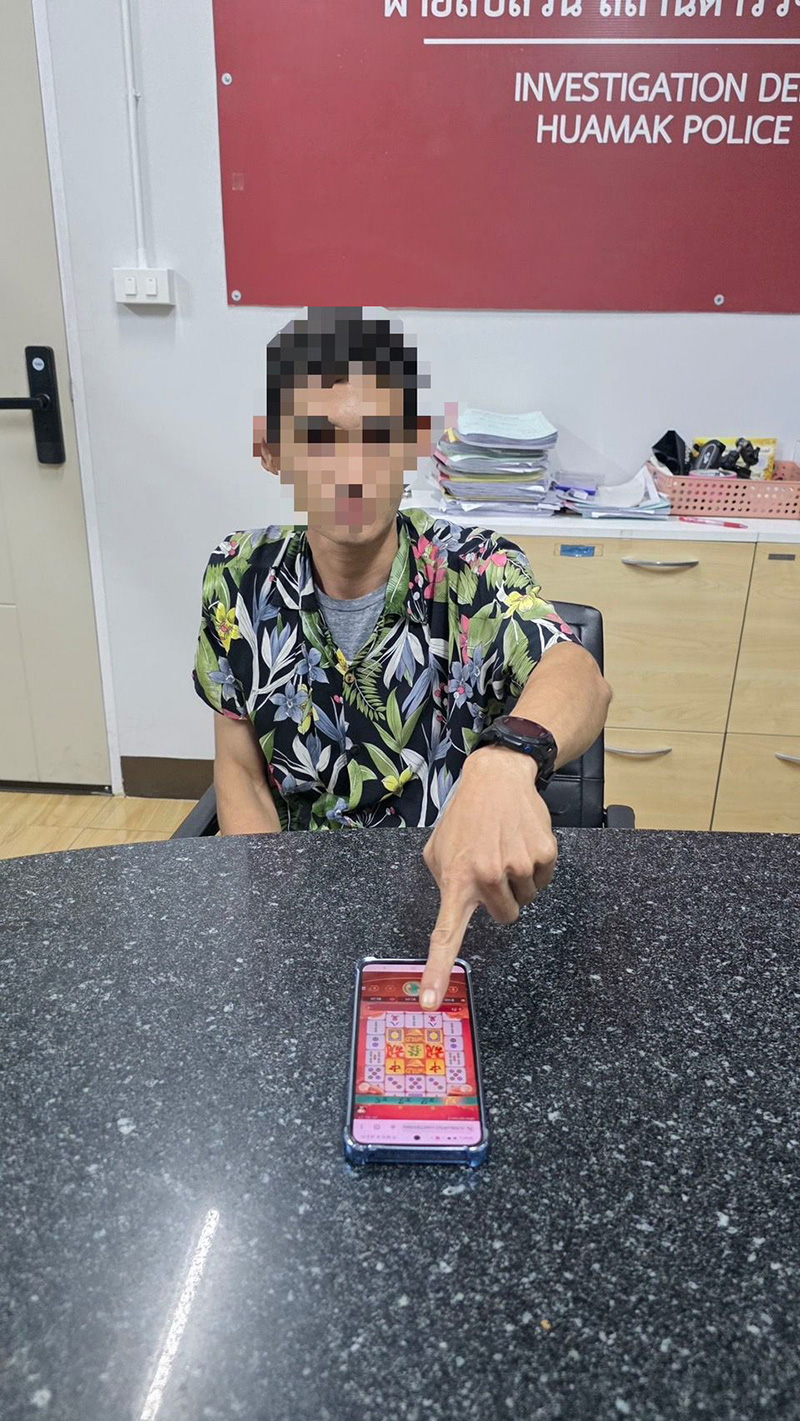 หนุ่มก่อเหตุกลางซอย ทำ ตร. ผนึกกำลังเข้ารวบ คนเห็นของกลางแทบขยี้ตา หนุ่มก่อเหตุกลางซอย ทำ ตร. ผนึกกำลังเข้ารวบ คนเห็นของกลางแทบขยี้ตา