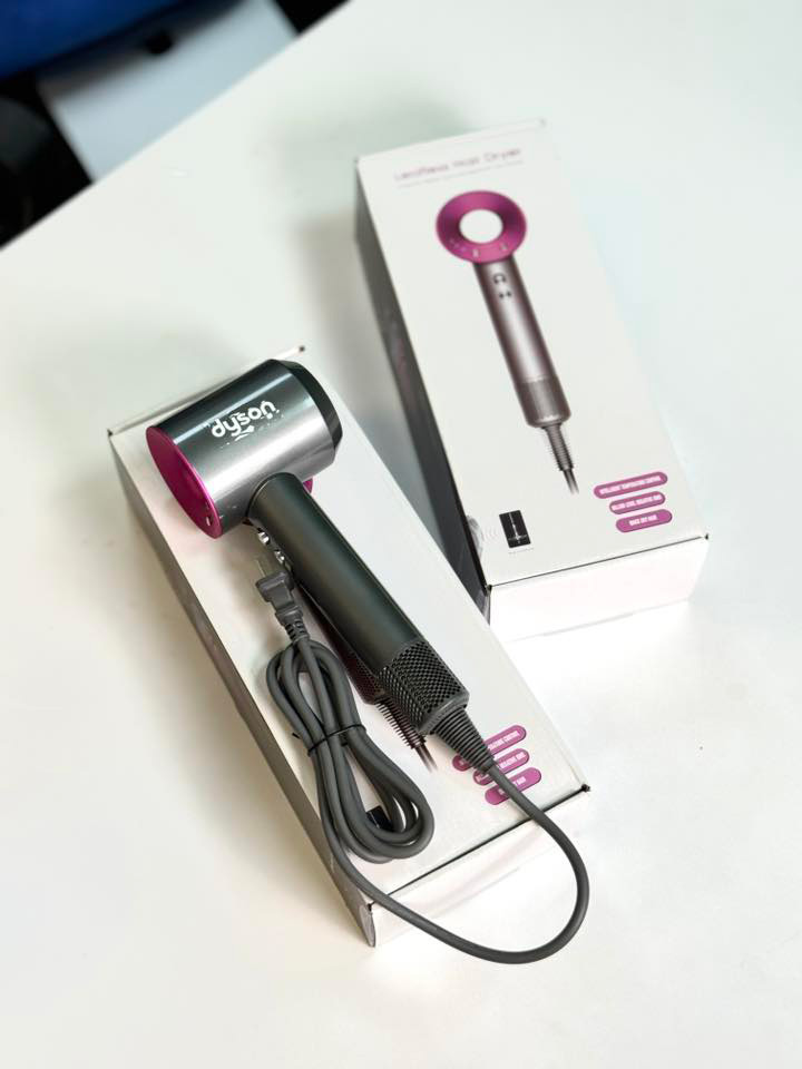 บุกจับโกดัง หลอกขาย Gadget ปลอม แบรนด์ดังเพียบ บุกจับโกดัง หลอกขาย Gadget ปลอม แบรนด์ดังเพียบ